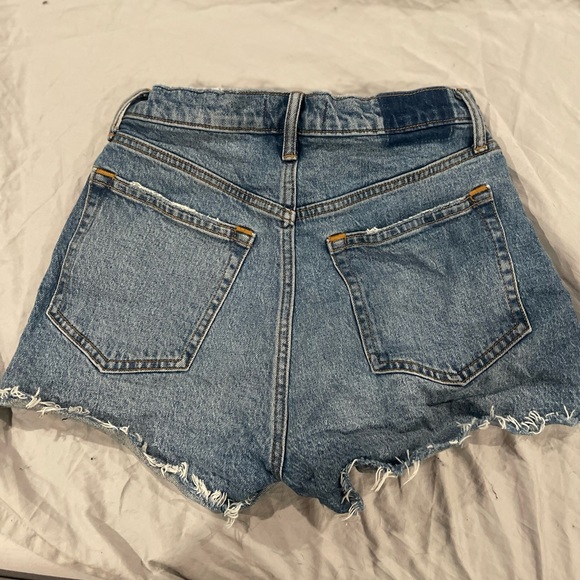 NEW!! Never worn.  just washed once after trying on. Abercrombie mom shorts - Picture 4 of 5